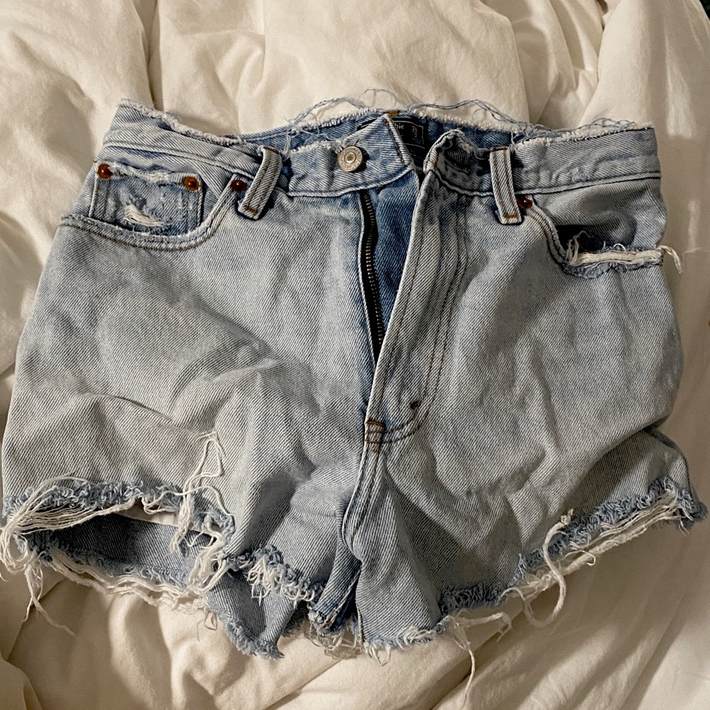 Abercrombie & Fitch light denim high waisted shorts, size 26